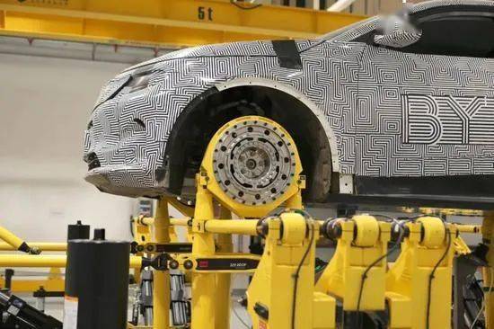 富士康跨界入局 年內推出電動汽車，是為蘋果造車鋪路還是重塑汽車零部件格局？